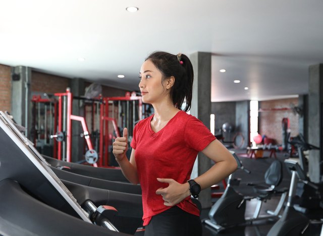 40 weight loss tips that help you drop more pounds 198 woman on treadmill