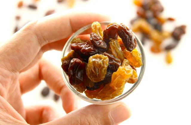 What Happens To Your Body When You Eat Raisins