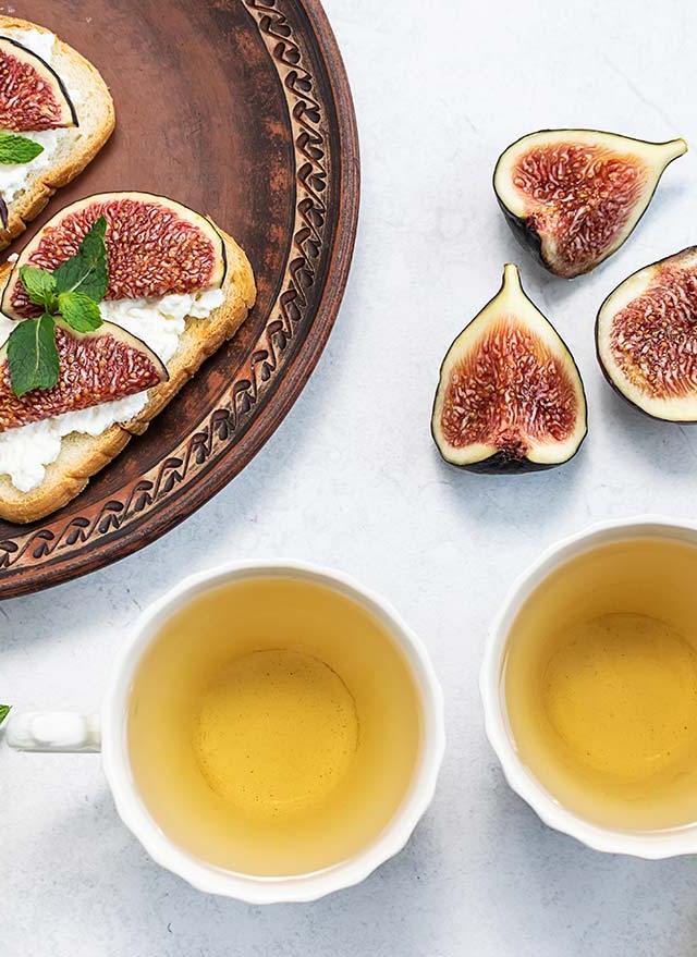 fig toast with cups of green tea