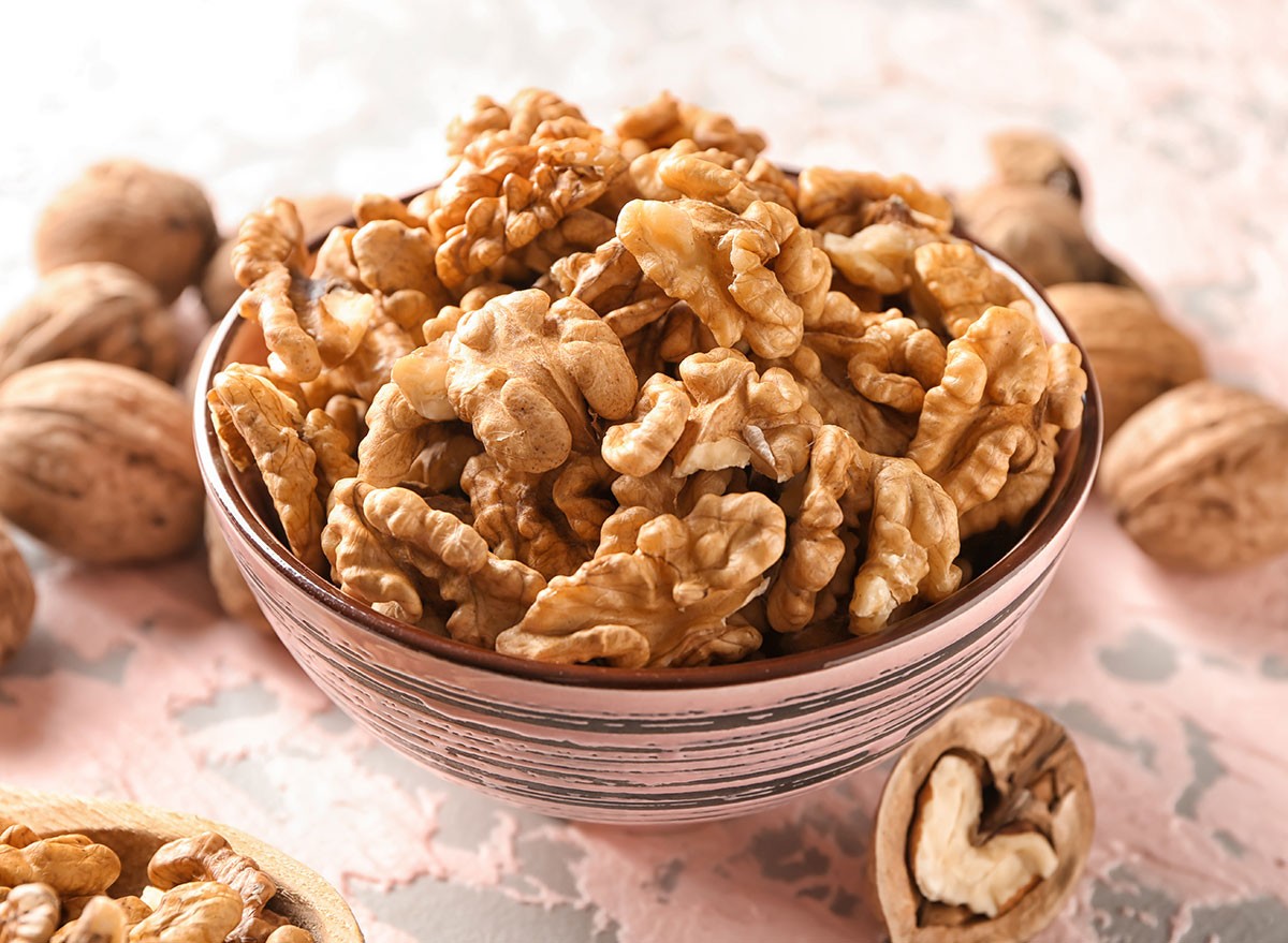 What Occurs To Your Physique When You Eat Walnuts