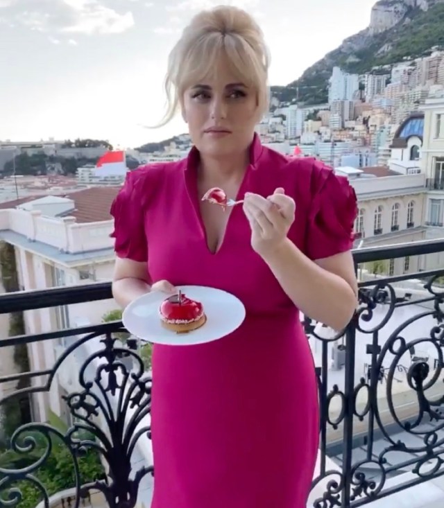 rebel wilson eats cake in pink dress