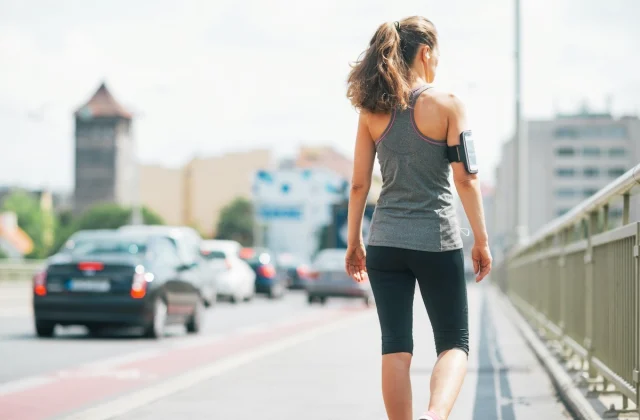 A giant facet impact of strolling in a single hour