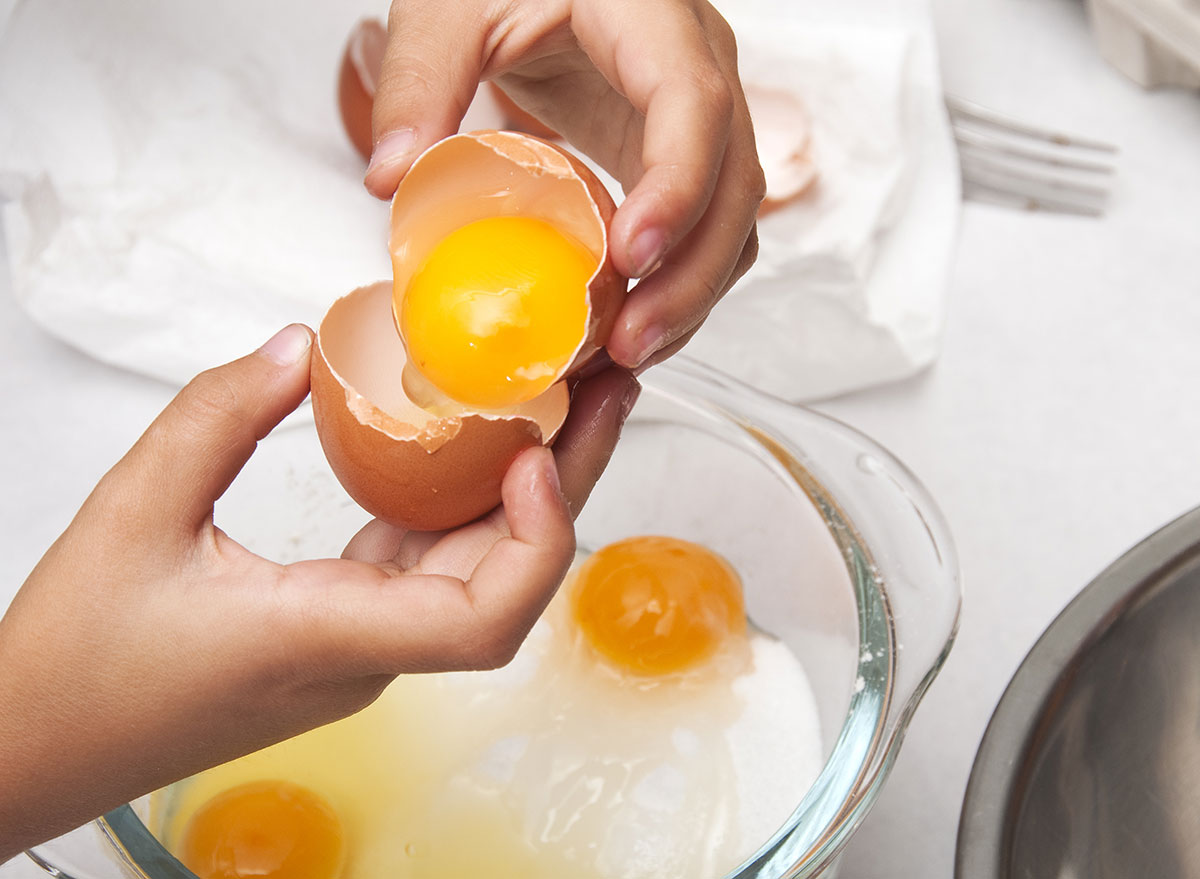 separating egg whites from shell