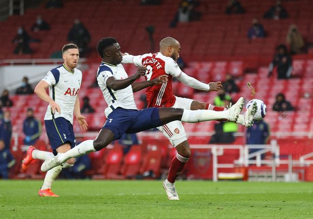 Alexandre Lacazette iyo Jose Mourinho oo wada jira