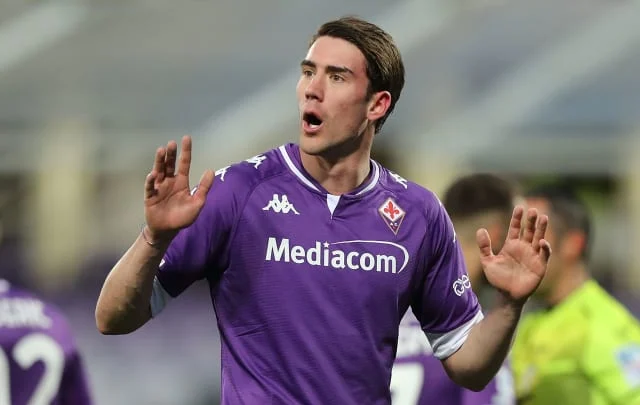 Arsenal enter the race to sign Fiorentina striker Dusan Vlahovic