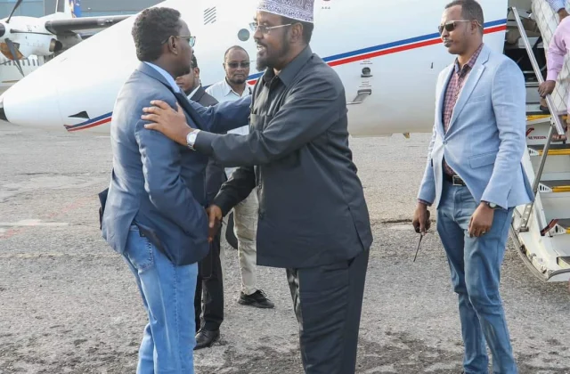 Axmed Madoobe iyo wafdi uu hogaaminayo