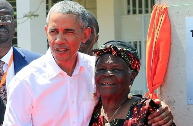 Ayeeyada Barack Obama oo geeriyootay. – AxadleTM
