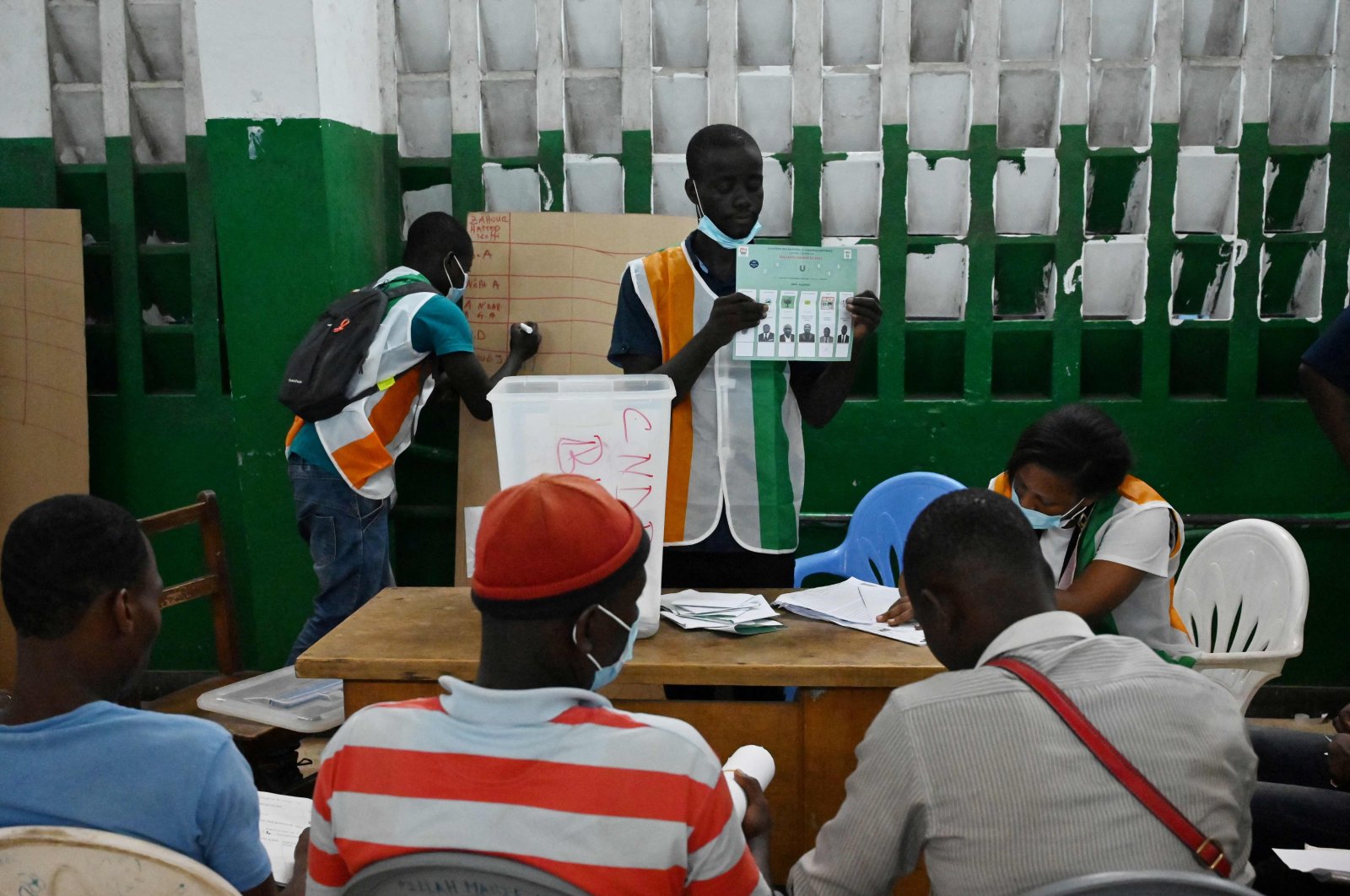 Both sides claim victory in the election to the Ivory Coast