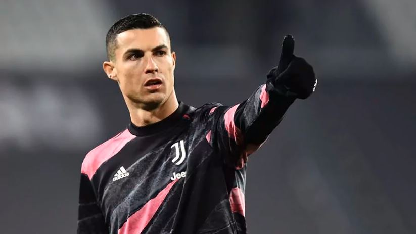 Bruno Fernandes ayaa difaacay Cristiano Ronaldo