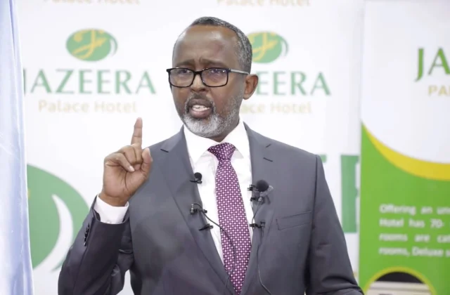 Farmaajo waxa uu rabaa in uu noqdo kama ‘dage’ waxa