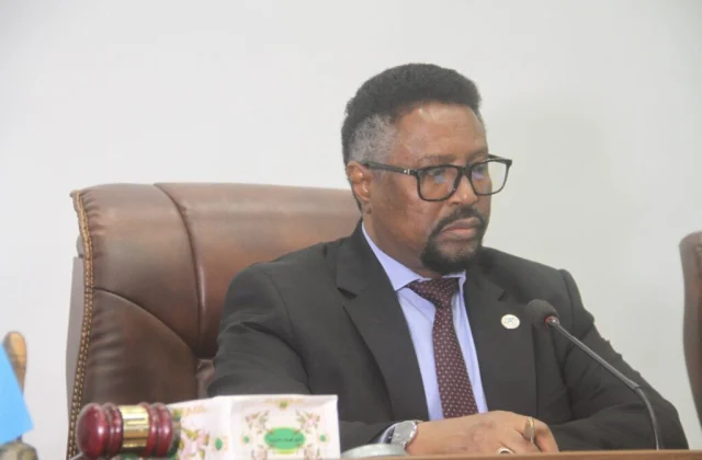 Go’aanka Mursal fadhiyada golaha shacabka ugu mamnuucay