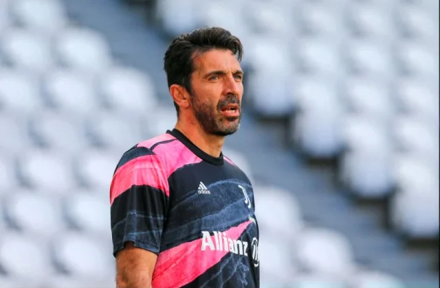 Goolhayaha Juventus Gigi Buffon ayaa lagu ciqaabay