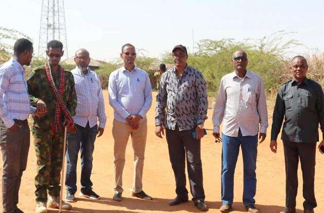 Wadahadal u socda wasiir Janan iyo Villa Somalia.