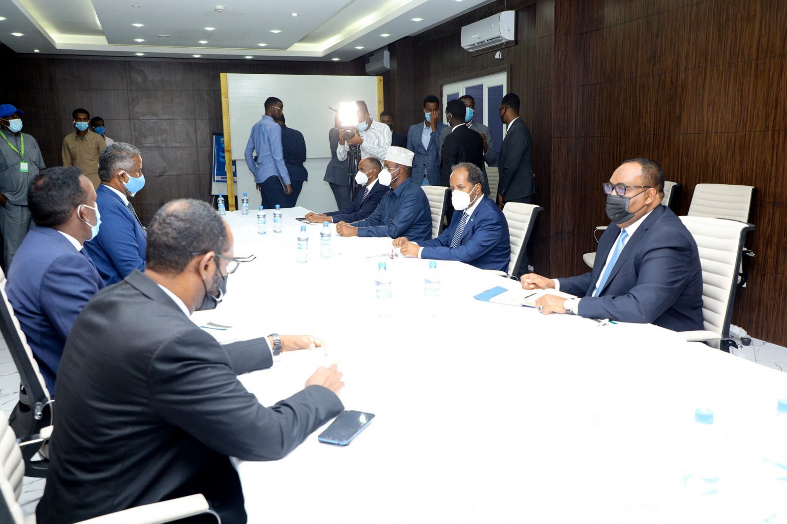 Kulan xasaasi ah oo ay yeelanayaan Mucaaradka, Deni, Axmed Madoobe iyo Cabdi Xaashi – Axadle