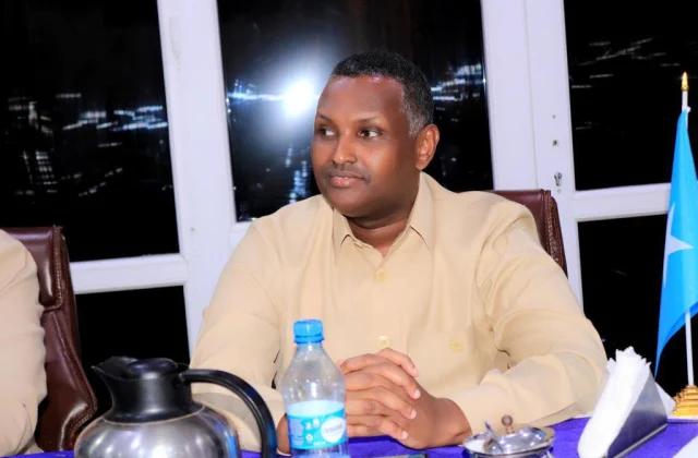 Mahad Salaad:-Warqad dhiigeena lagu baneysanayo ayaa