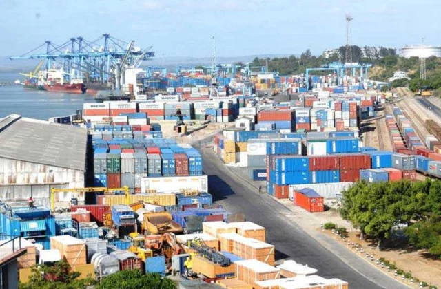 Maxay dowladda Kenya ula wareegeysaa dekedda Mombasa?