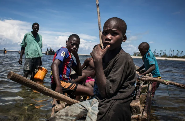 Mozambique militants neck proper kids, Save the