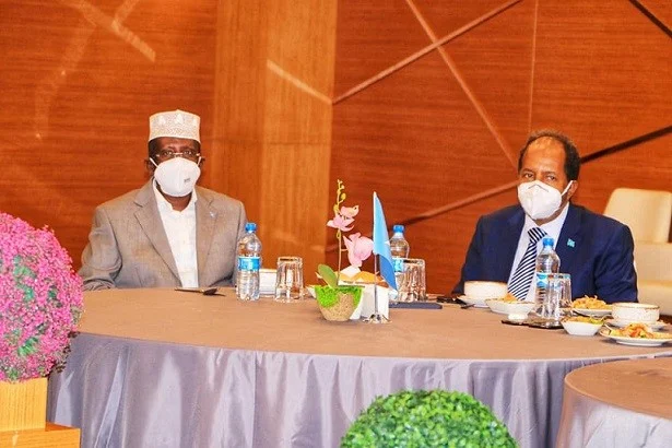 Musharixiinta ayaa dalbanaya in ‘Farmaajo’ la wareejiyo