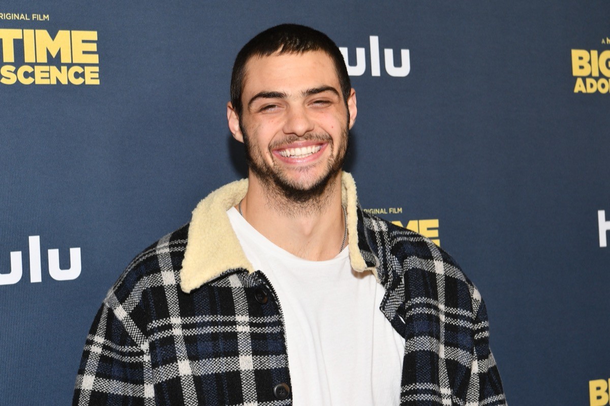 Noah Centineo stocks the precise exercise that gave him Six-Pack Abs