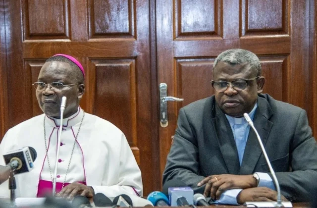 On the entrance web page of the Kinshasa press: the query of