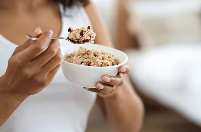 One Major Side Effect of Eating Oatmeal, Says