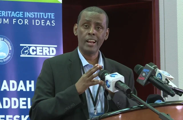 Prof Afyare: Waxay dhabar jab ku tahay hogaamiyayaasha Soomaalida