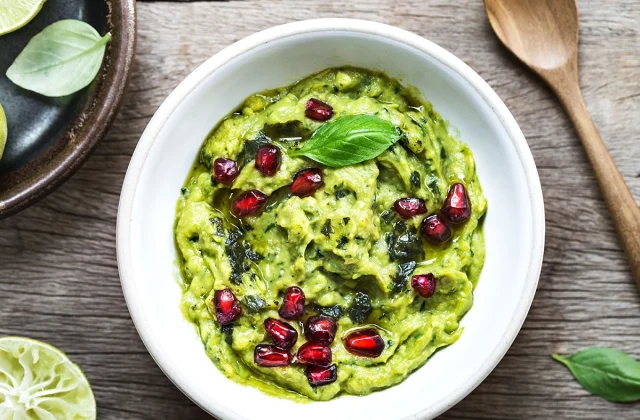 The One Ingredient Everyone's Adding To Their Guacamole