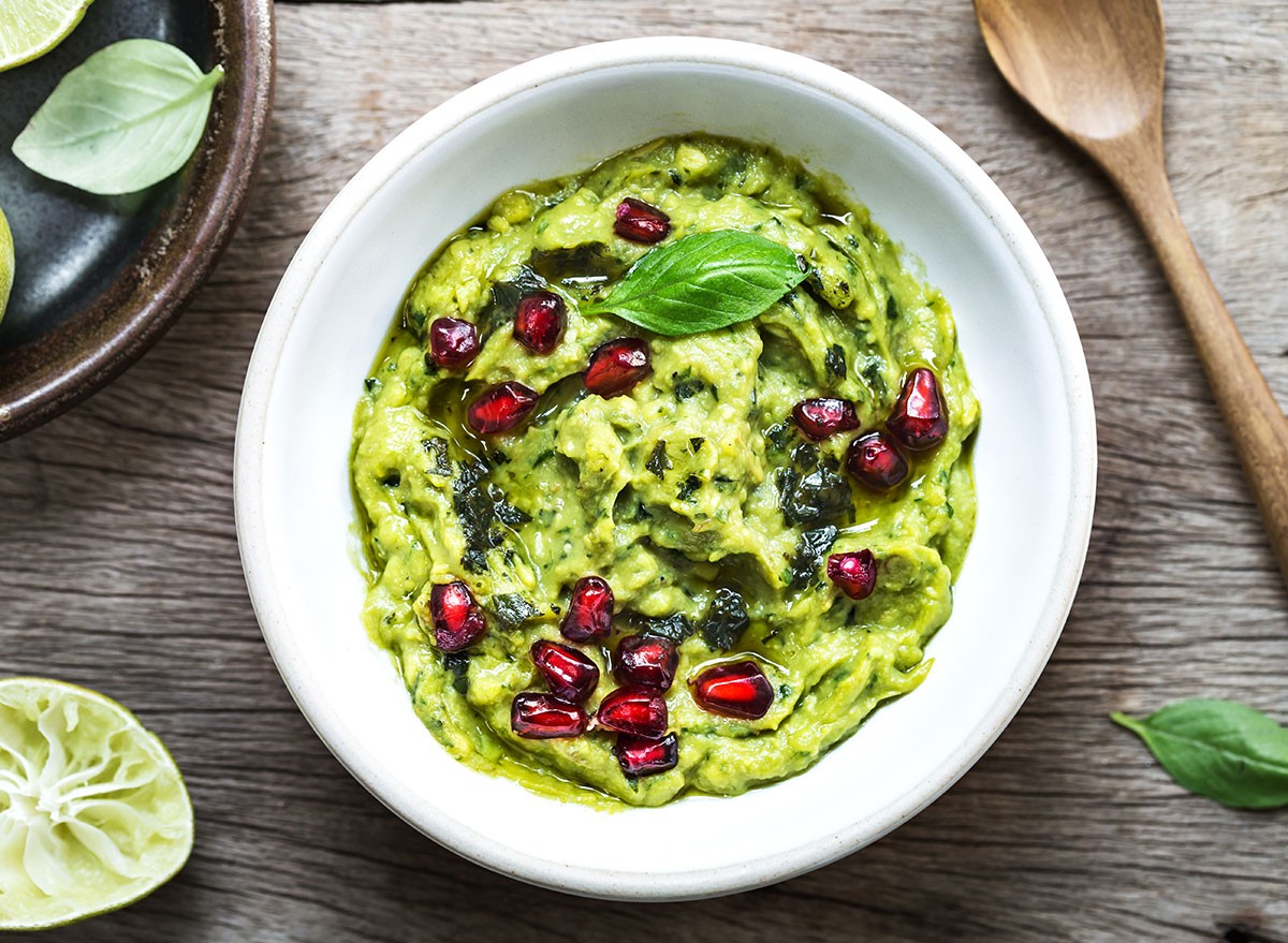 The One Ingredient Everyone's Adding To Their Guacamole