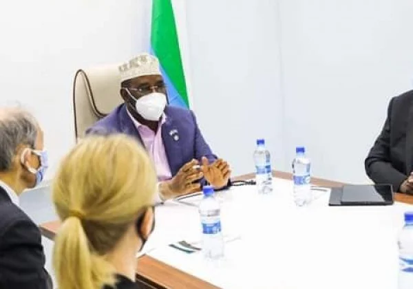 The President of Jubaland meets with the US Ambassador to