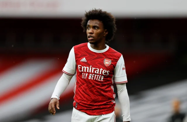 Willian Oo Sharaxay Waxa Uu Ka Bad-Baaday Toddoba