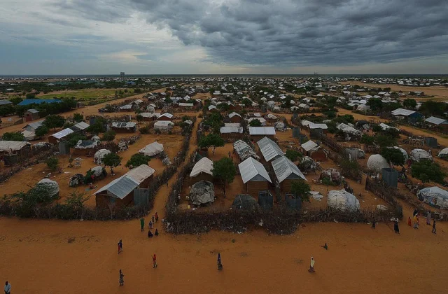 in opposition to the closure of the Dadaab refugee camp