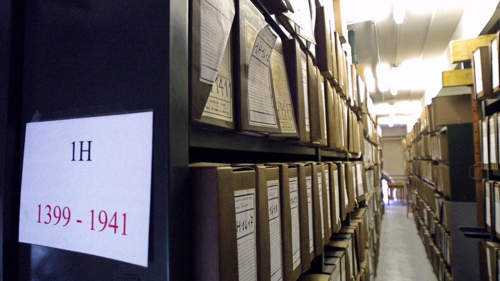 the head of the national archives wants one