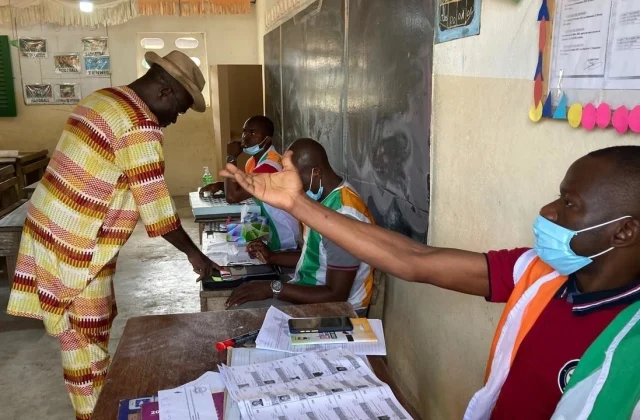 to Yopougon leaning into the opposition, words