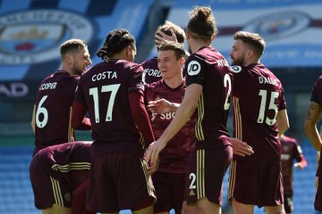 10 Xiddig Oo Leeds United Ah Oo Guul Ka Gaartey Man City, Stuart