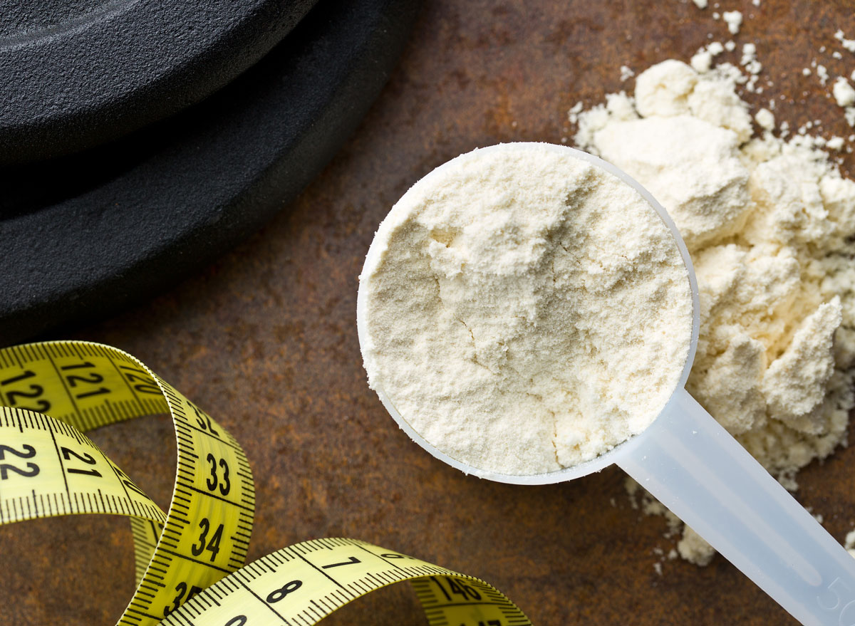 scoop of protein powder with weight band for measurement