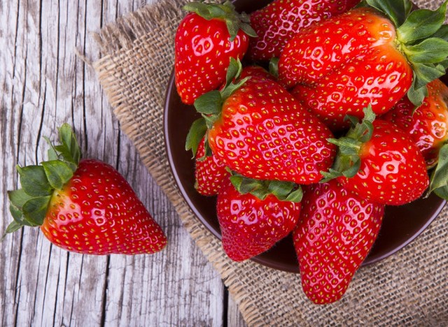 strawberries table