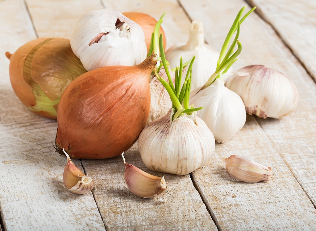 sprouted garlic - best ways to speed up your metabolism 