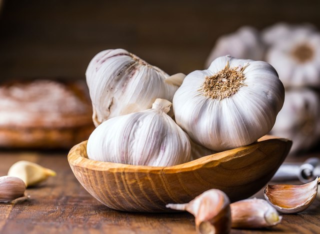 garlic in bowl unpeeled