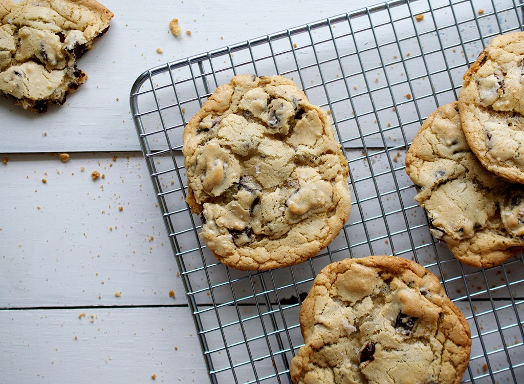 the 30 worst cookie mistakes you're making 122 chocolate chip cookies