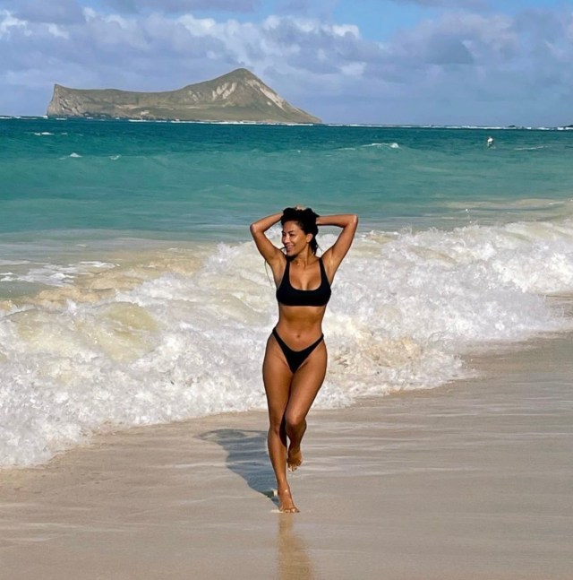 nicole scherzinger wearing black bikini on beach