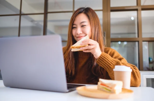 Signs You Should Stop Eating Bread Immediately
