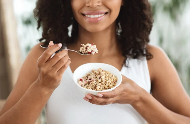 Methods Oatmeal Helps You Lose Weight, Say Dietitians