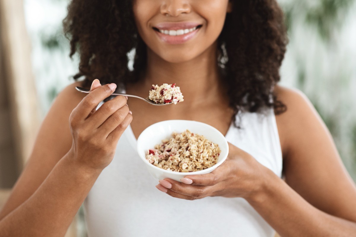 Methods Oatmeal Helps You Lose Weight, Say Dietitians