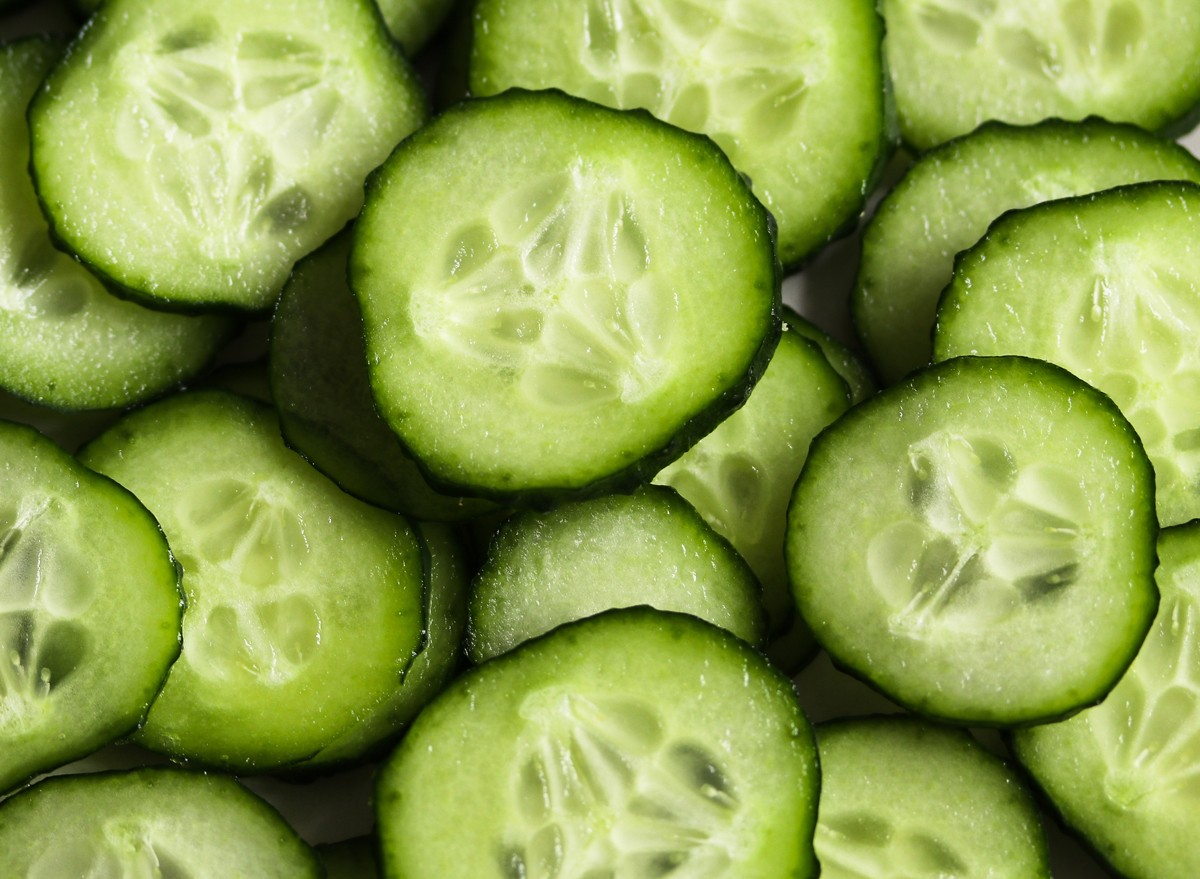 What Occurs to Your Physique When You Eat Cucumbers