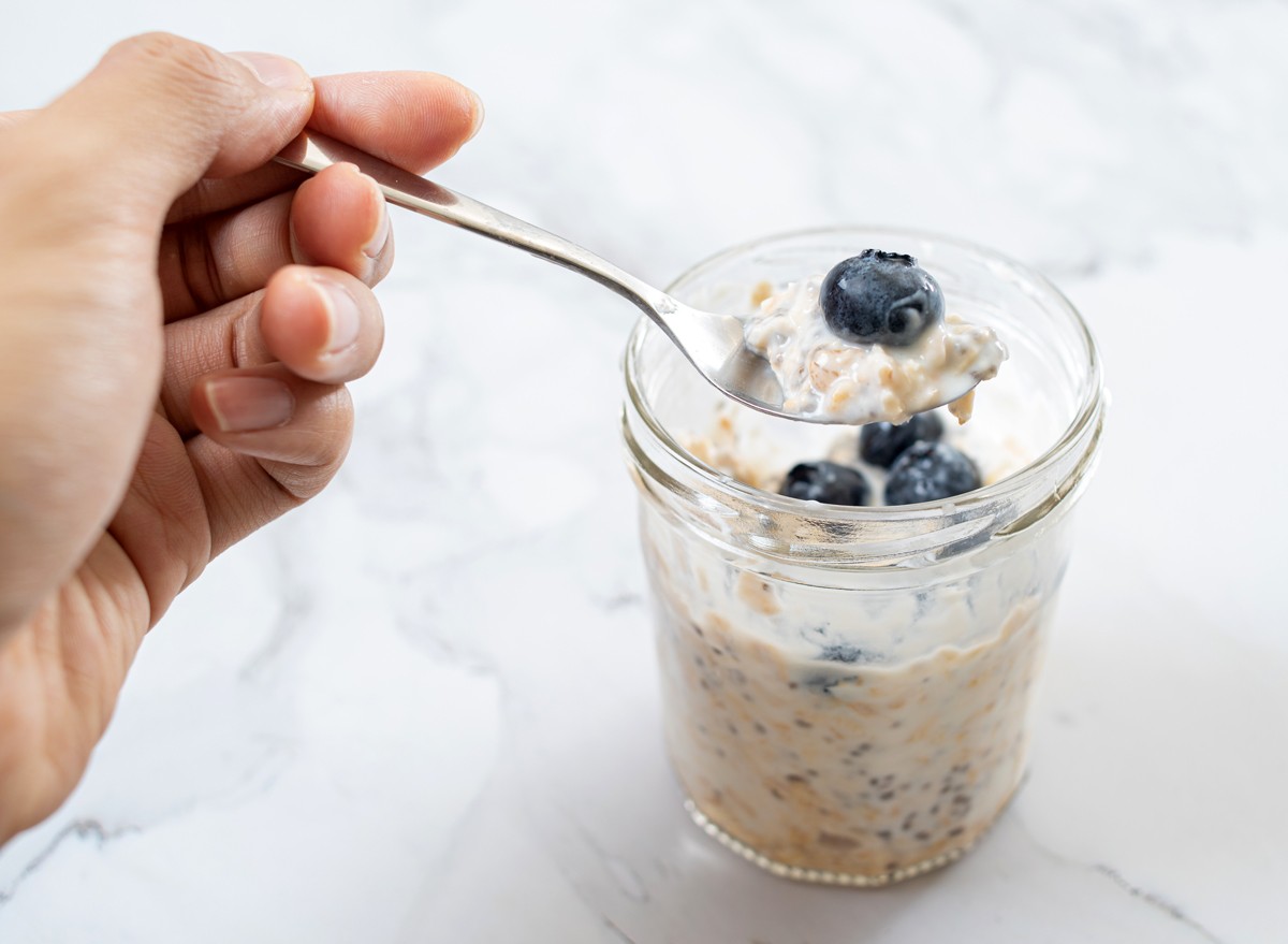 Stunning Results Oatmeal Has On Your Intestine, Says Science