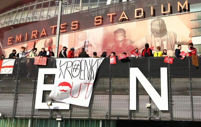 Arsenal fans gather outside the Emirates for Stan Kroenke’s protest
