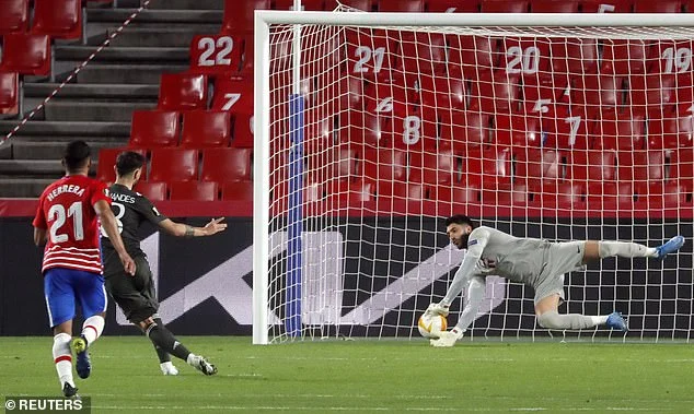“Bruno Fernandes Wuxuu Khiyaanay Garsooraha, Rigoore Nasiib Ah Ayay
