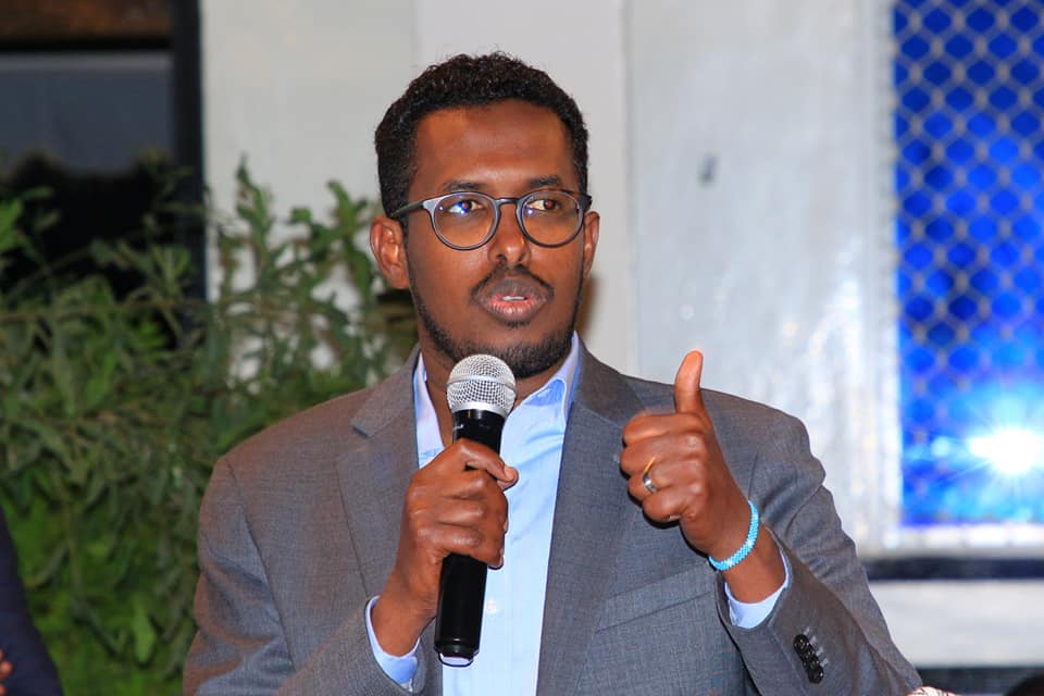 Ceynte wuxuu sheegayaa in afar cawaaqib ay leedahay tallaabada Farmaajo – Axadle