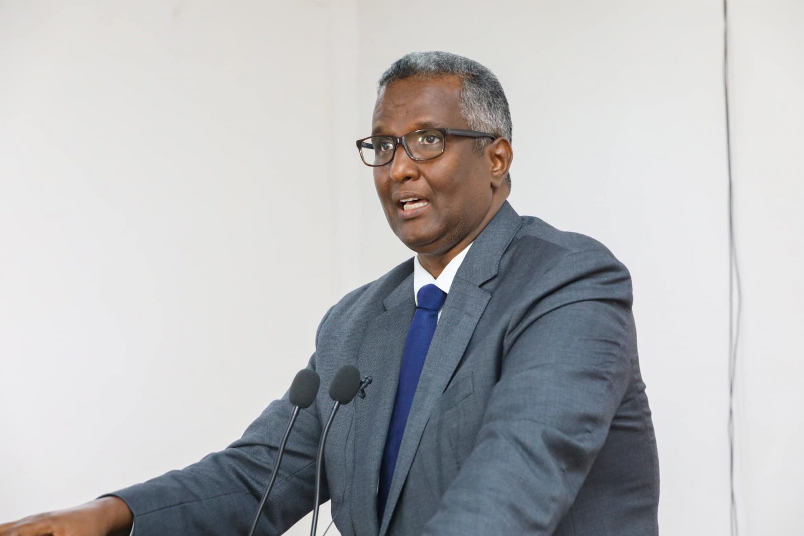 CC Shakuur: Saddex arrimood ayaa badbaadin kara Farmaajo iyo mucaaradka – Axadle