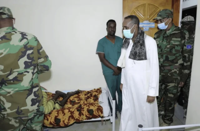 Daawo: Rooble oo booqday askartii kusoo dhaawacmay BARIIRE iyo Awdheegle